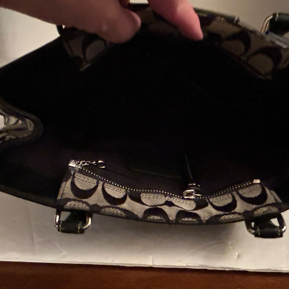 Black coach purse - Picture 2 of 3